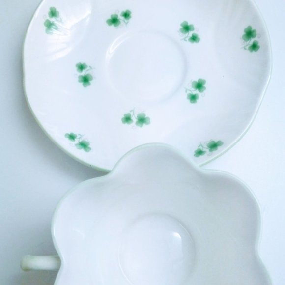 Clover St. Patrick's fine bone china teacup - Picture 5 of 7